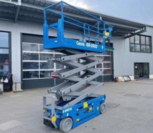 Xe nâng người cắt kéo GS-2632