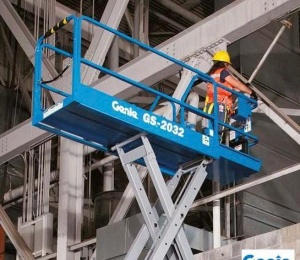 Xe nâng người cắt kéo GS-2032